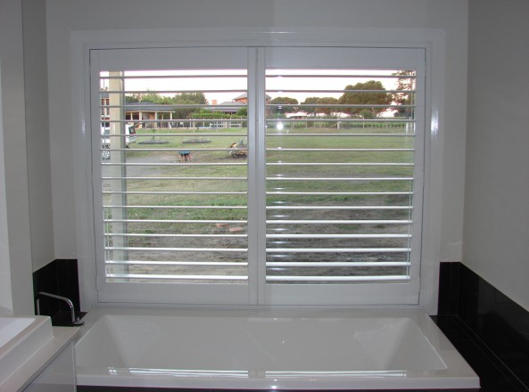 custom made shutters for a raised bath window - DSC05531 custom made shutters for a raised bath window - DSC05531