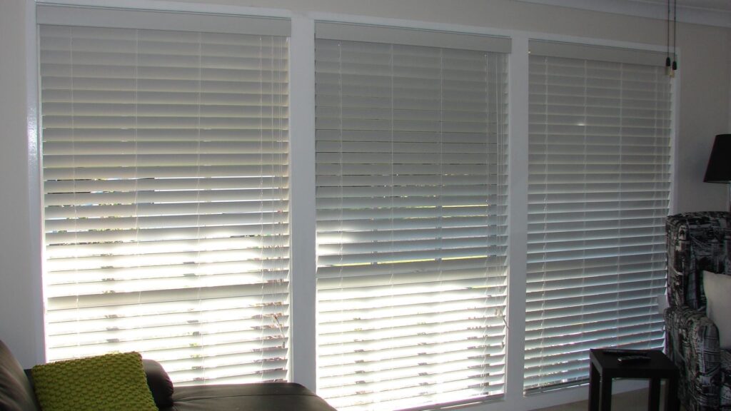 venetian blinds for three front house windows
